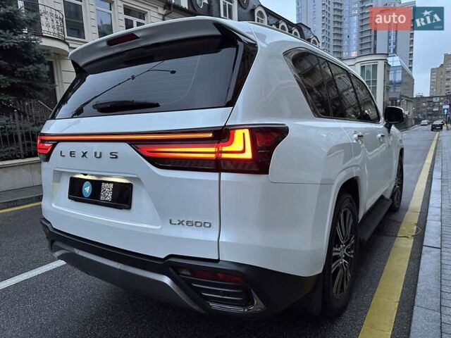 Белый Лексус ЛХ, объемом двигателя 3.45 л и пробегом 20 тыс. км за 127500 $, фото 102 на Automoto.ua