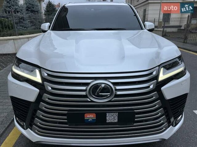 Белый Лексус ЛХ, объемом двигателя 3.45 л и пробегом 20 тыс. км за 127500 $, фото 1 на Automoto.ua