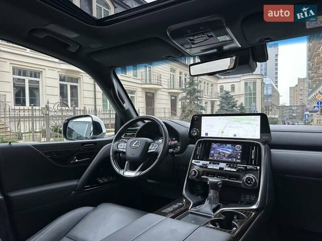 Белый Лексус ЛХ, объемом двигателя 3.35 л и пробегом 12 тыс. км за 120500 $, фото 74 на Automoto.ua