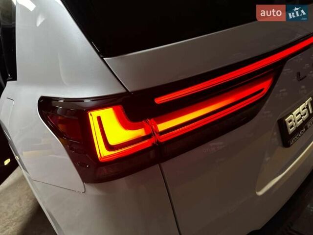Лексус ЛХ 2022 в Киеве на Automoto.ua Белый Лексус ЛХ, объемом двигателя 3.45 л и пробегом 15 тыс. км за 117500 $, фото 29 на Automoto.ua