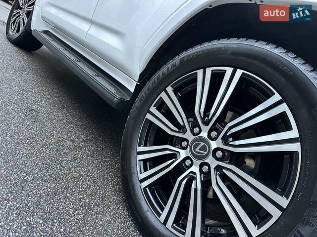 Белый Лексус ЛХ, объемом двигателя 3.45 л и пробегом 20 тыс. км за 127500 $, фото 23 на Automoto.ua
