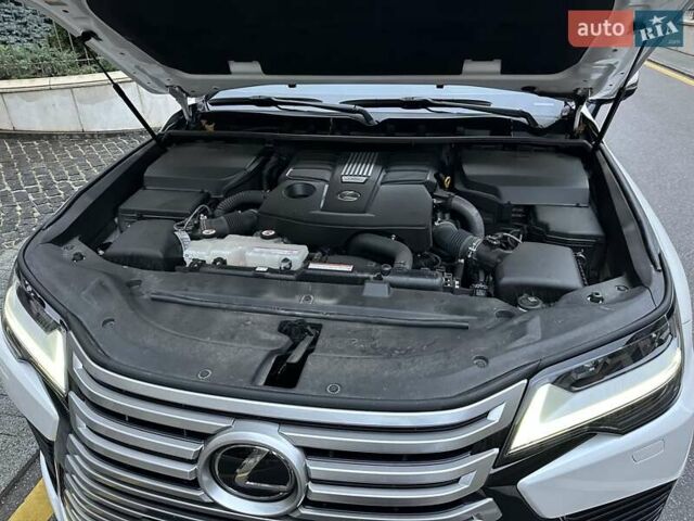 Белый Лексус ЛХ, объемом двигателя 3.45 л и пробегом 20 тыс. км за 127500 $, фото 86 на Automoto.ua