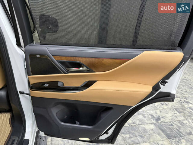 Белый Лексус ЛХ, объемом двигателя 3.35 л и пробегом 50 тыс. км за 114900 $, фото 24 на Automoto.ua