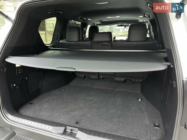 Белый Лексус ЛХ, объемом двигателя 3.35 л и пробегом 12 тыс. км за 120500 $, фото 92 на Automoto.ua