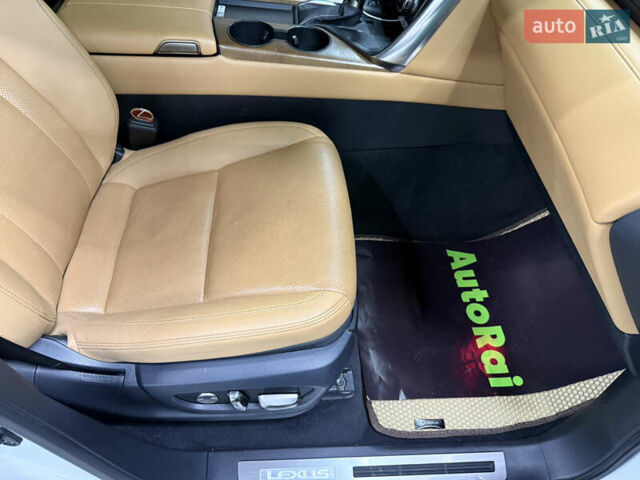 Белый Лексус ЛХ, объемом двигателя 3.35 л и пробегом 50 тыс. км за 114900 $, фото 26 на Automoto.ua