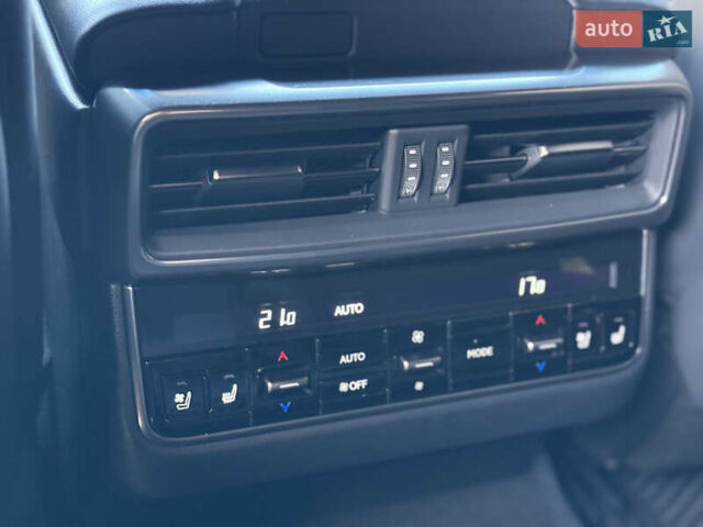 Лексус ЛХ 2022 у Києві на Automoto.ua Білий Лексус ЛХ, об'ємом двигуна 3.5 л та пробігом 33 тис. км за 113500 $, фото 45 на Automoto.ua