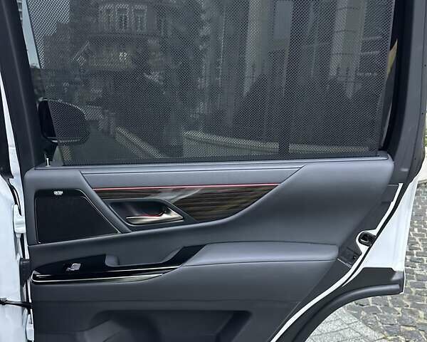 Белый Лексус ЛХ, объемом двигателя 3.45 л и пробегом 20 тыс. км за 127500 $, фото 77 на Automoto.ua