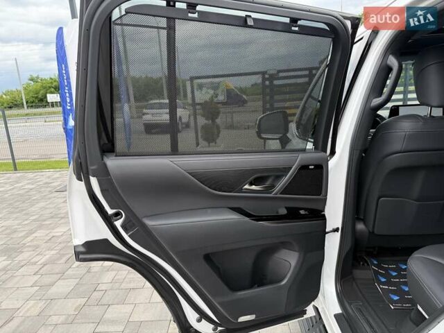 Белый Лексус ЛХ, объемом двигателя 3.35 л и пробегом 52 тыс. км за 113700 $, фото 21 на Automoto.ua