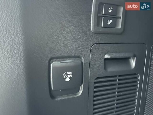 Белый Лексус ЛХ, объемом двигателя 3.35 л и пробегом 12 тыс. км за 120500 $, фото 94 на Automoto.ua