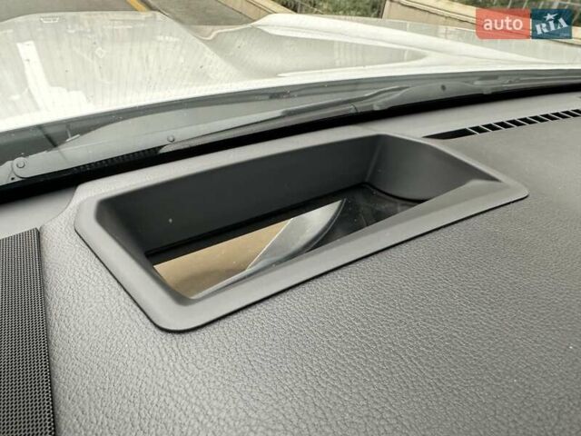 Белый Лексус ЛХ, объемом двигателя 3.35 л и пробегом 12 тыс. км за 120500 $, фото 50 на Automoto.ua