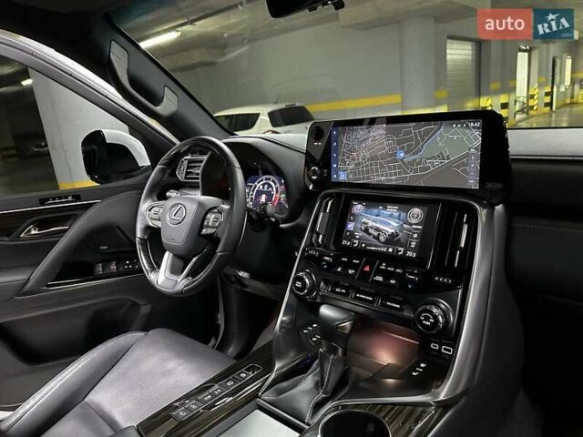Лексус ЛХ 2022 в Киеве на Automoto.ua Белый Лексус ЛХ, объемом двигателя 3.45 л и пробегом 15 тыс. км за 117500 $, фото 83 на Automoto.ua