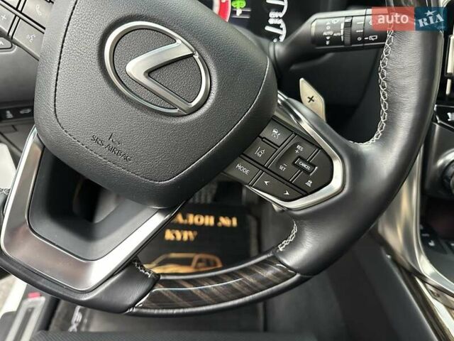 Белый Лексус ЛХ, объемом двигателя 3.35 л и пробегом 12 тыс. км за 120500 $, фото 44 на Automoto.ua