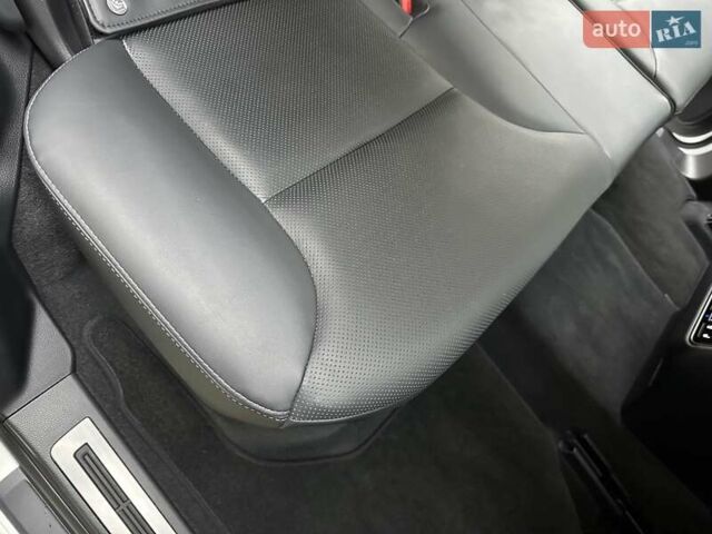 Белый Лексус ЛХ, объемом двигателя 3.35 л и пробегом 12 тыс. км за 120500 $, фото 86 на Automoto.ua