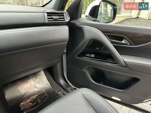 Белый Лексус ЛХ, объемом двигателя 3.35 л и пробегом 12 тыс. км за 120500 $, фото 65 на Automoto.ua