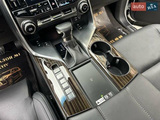 Белый Лексус ЛХ, объемом двигателя 3.35 л и пробегом 12 тыс. км за 120500 $, фото 56 на Automoto.ua