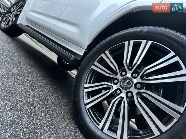 Белый Лексус ЛХ, объемом двигателя 3.45 л и пробегом 20 тыс. км за 127500 $, фото 28 на Automoto.ua