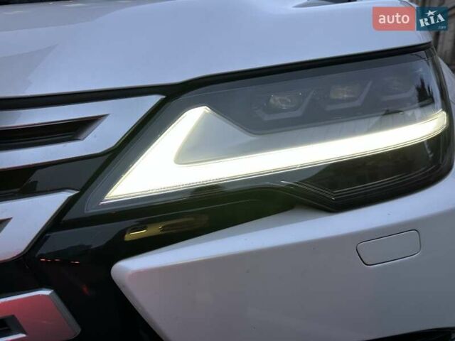 Белый Лексус ЛХ, объемом двигателя 3.45 л и пробегом 20 тыс. км за 127500 $, фото 109 на Automoto.ua