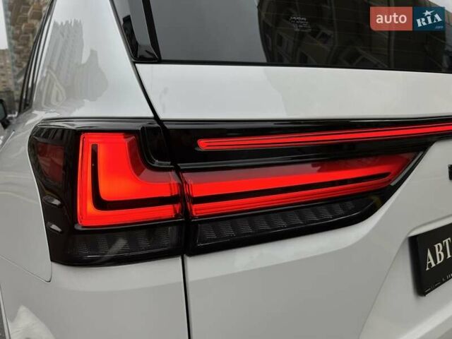 Белый Лексус ЛХ, объемом двигателя 3.35 л и пробегом 12 тыс. км за 120500 $, фото 30 на Automoto.ua