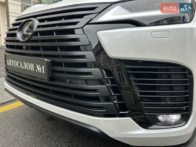 Белый Лексус ЛХ, объемом двигателя 3.35 л и пробегом 12 тыс. км за 120500 $, фото 18 на Automoto.ua