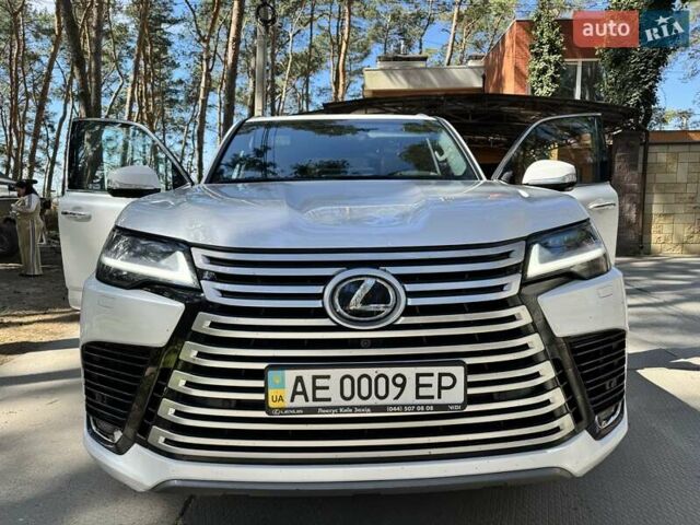Белый Лексус ЛХ, объемом двигателя 3.35 л и пробегом 170 тыс. км за 88000 $, фото 7 на Automoto.ua