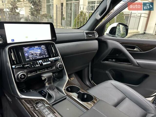 Белый Лексус ЛХ, объемом двигателя 3.35 л и пробегом 12 тыс. км за 120500 $, фото 63 на Automoto.ua