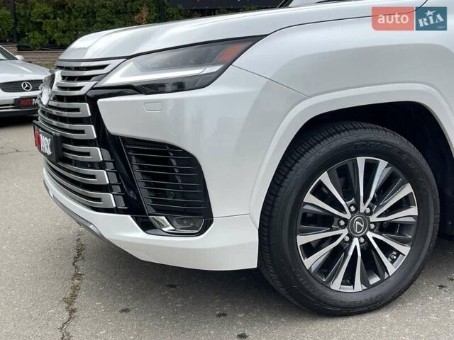 Белый Лексус ЛХ, объемом двигателя 3.35 л и пробегом 40 тыс. км за 117500 $, фото 2 на Automoto.ua