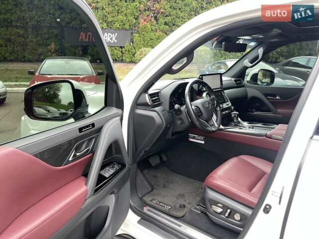 Белый Лексус ЛХ, объемом двигателя 3.35 л и пробегом 40 тыс. км за 117500 $, фото 13 на Automoto.ua