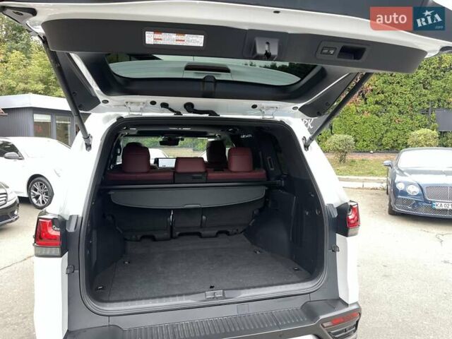 Белый Лексус ЛХ, объемом двигателя 3.35 л и пробегом 40 тыс. км за 117500 $, фото 19 на Automoto.ua