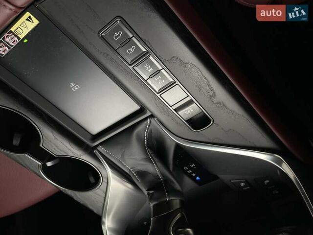 Белый Лексус ЛХ, объемом двигателя 3.35 л и пробегом 40 тыс. км за 117500 $, фото 27 на Automoto.ua