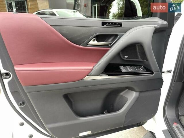 Белый Лексус ЛХ, объемом двигателя 3.35 л и пробегом 40 тыс. км за 117500 $, фото 12 на Automoto.ua