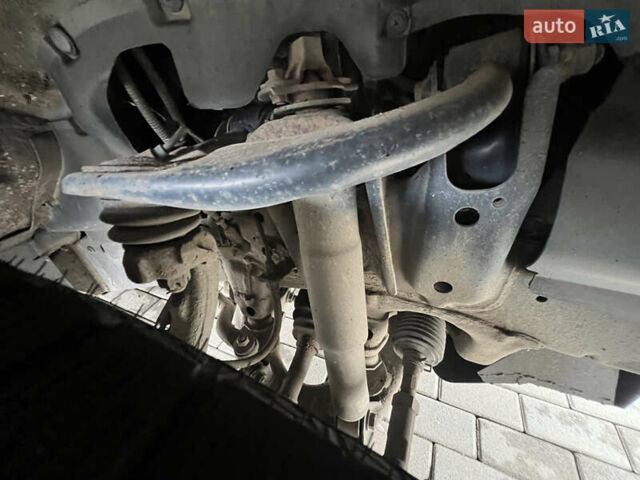 Бежевий Лексус ЛХ, об'ємом двигуна 4.7 л та пробігом 260 тис. км за 13500 $, фото 25 на Automoto.ua