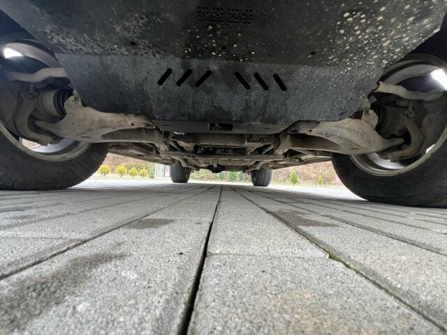 Бежевый Лексус ЛХ, объемом двигателя 4.7 л и пробегом 260 тыс. км за 13500 $, фото 9 на Automoto.ua