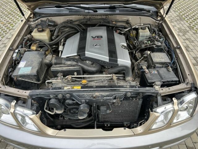 Бежевый Лексус ЛХ, объемом двигателя 4.7 л и пробегом 260 тыс. км за 13500 $, фото 12 на Automoto.ua