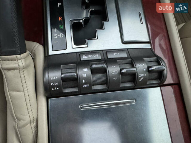 Бежевый Лексус ЛХ, объемом двигателя 5.7 л и пробегом 233 тыс. км за 26500 $, фото 44 на Automoto.ua