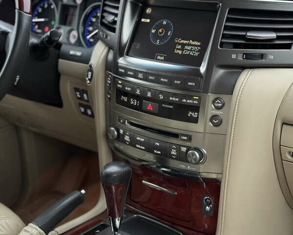 Бежевый Лексус ЛХ, объемом двигателя 5.7 л и пробегом 233 тыс. км за 26500 $, фото 36 на Automoto.ua