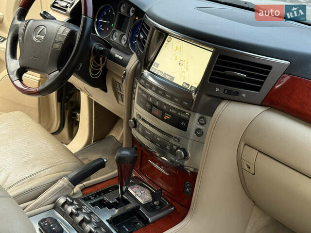 Бежевый Лексус ЛХ, объемом двигателя 5.66 л и пробегом 205 тыс. км за 18999 $, фото 21 на Automoto.ua