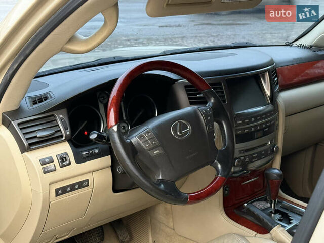 Бежевый Лексус ЛХ, объемом двигателя 5.66 л и пробегом 205 тыс. км за 18999 $, фото 14 на Automoto.ua
