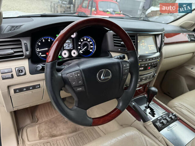 Бежевый Лексус ЛХ, объемом двигателя 5.7 л и пробегом 233 тыс. км за 26500 $, фото 18 на Automoto.ua