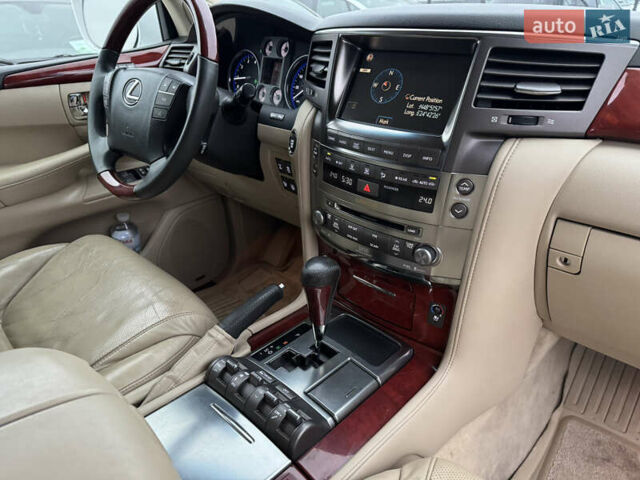 Бежевый Лексус ЛХ, объемом двигателя 5.7 л и пробегом 233 тыс. км за 26500 $, фото 30 на Automoto.ua