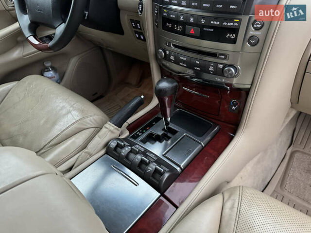 Бежевый Лексус ЛХ, объемом двигателя 5.7 л и пробегом 233 тыс. км за 26500 $, фото 31 на Automoto.ua