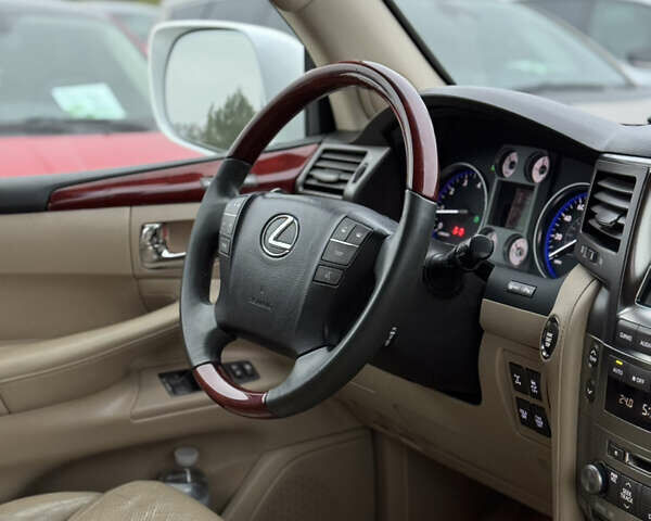 Бежевый Лексус ЛХ, объемом двигателя 5.7 л и пробегом 233 тыс. км за 26500 $, фото 35 на Automoto.ua