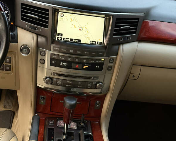 Бежевый Лексус ЛХ, объемом двигателя 5.66 л и пробегом 205 тыс. км за 18999 $, фото 17 на Automoto.ua