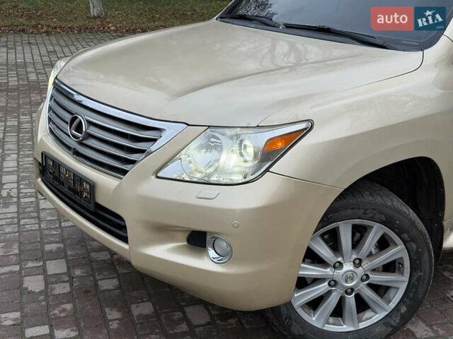 Бежевый Лексус ЛХ, объемом двигателя 5.66 л и пробегом 205 тыс. км за 18999 $, фото 1 на Automoto.ua