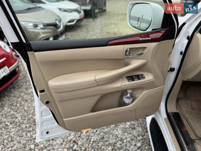 Бежевый Лексус ЛХ, объемом двигателя 5.7 л и пробегом 233 тыс. км за 26500 $, фото 14 на Automoto.ua