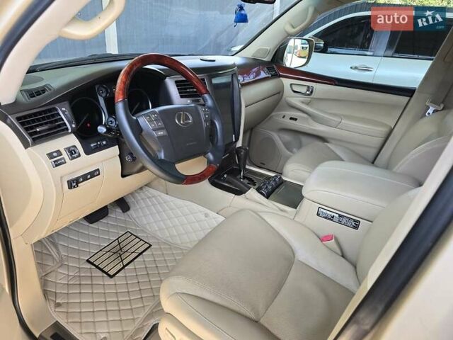 Бежевый Лексус ЛХ, объемом двигателя 5.66 л и пробегом 220 тыс. км за 25500 $, фото 11 на Automoto.ua