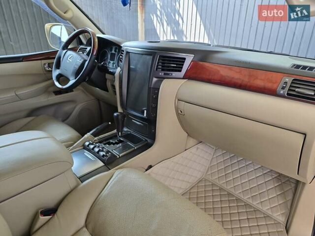 Бежевый Лексус ЛХ, объемом двигателя 5.66 л и пробегом 220 тыс. км за 25500 $, фото 29 на Automoto.ua