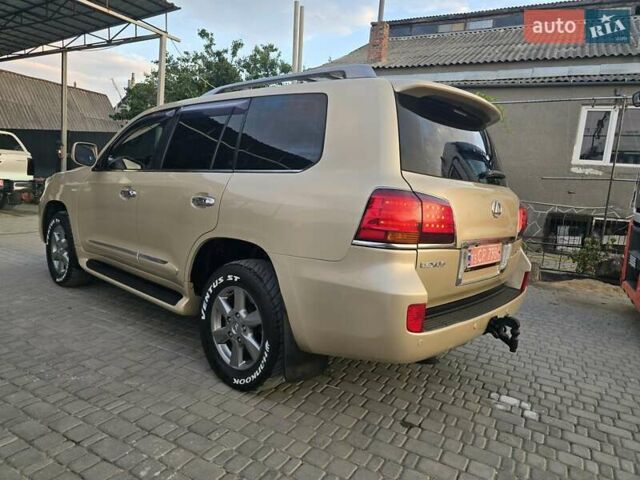 Бежевый Лексус ЛХ, объемом двигателя 5.66 л и пробегом 220 тыс. км за 25500 $, фото 1 на Automoto.ua