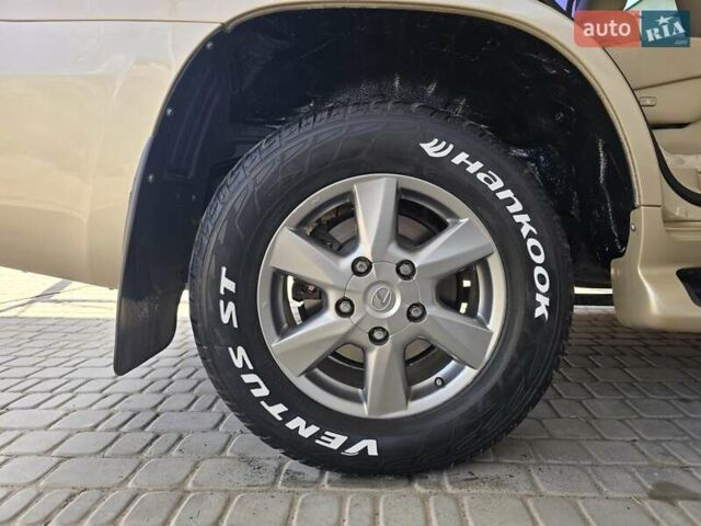 Бежевый Лексус ЛХ, объемом двигателя 5.66 л и пробегом 220 тыс. км за 25500 $, фото 5 на Automoto.ua