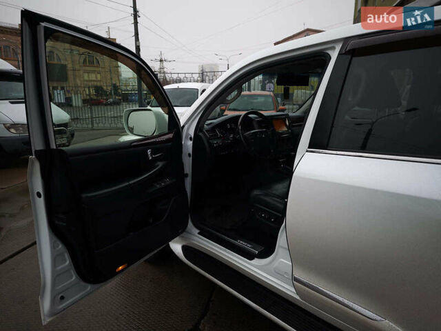 Бежевый Лексус ЛХ, объемом двигателя 5.7 л и пробегом 270 тыс. км за 29890 $, фото 19 на Automoto.ua