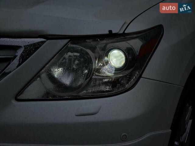 Бежевый Лексус ЛХ, объемом двигателя 5.7 л и пробегом 270 тыс. км за 29890 $, фото 4 на Automoto.ua